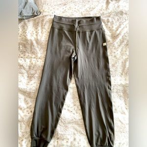 Vuori pants size Large green
